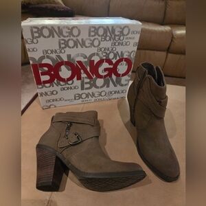 BONGO Women's Tan Ankle Booties